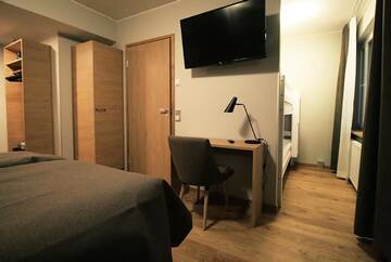 Фото номера Семейный номер Отель Hotelli Toivola г. Кеми 5