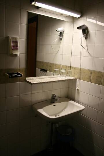 Фото номера Двухместный номер эконом-класса с 2 отдельными кроватями Отель Hotel Palomestari г. Кеми 6