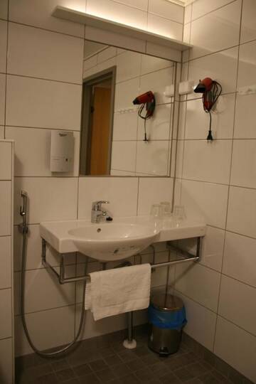 Фото номера Двухместный номер с 2 отдельными кроватями Отель Hotel Palomestari г. Кеми 8