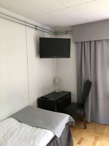 Фото номера Небольшой двухместный номер с 2 отдельными кроватями Отель Hotel Yöpuu г. Кеми 3