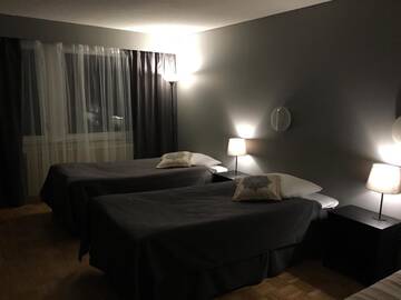 Фото номера Четырехместный номер Отель Hotel Yöpuu г. Кеми 2