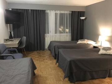 Фото номера Четырехместный номер Отель Hotel Yöpuu г. Кеми 3