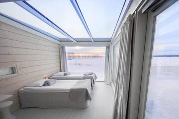 Фото номера Улучшенная вилла, вид на море Виллы Seaside Glass Villas г. Кеми 16